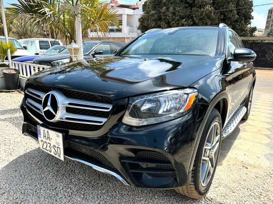 Mercedes-Benz GLC300 image 2