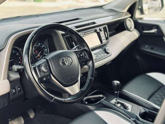 Toyota RAV 4 xle 2018 image 7