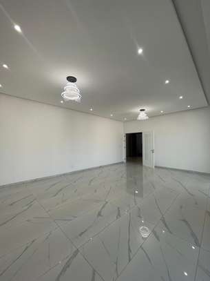 F4 Haut standing de 245 M² à louer au point e image 10
