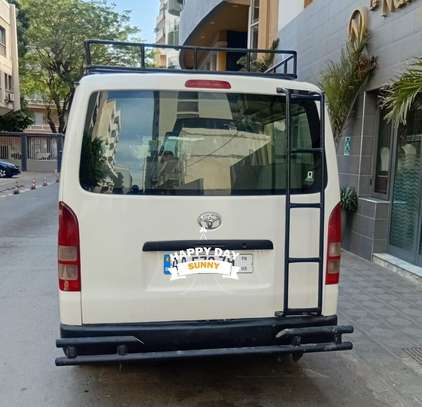 Toyota hiace 2016 image 2