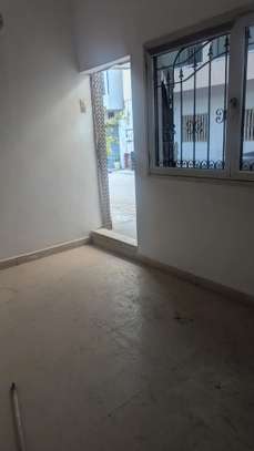 A louer grand appartement rdc image 10