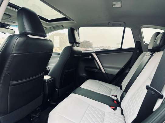 Toyota rav4 xle 2018 image 9
