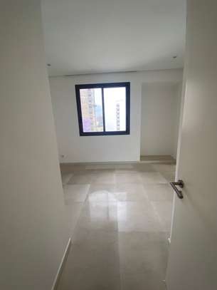 Appartement f4 à louer au point e image 9