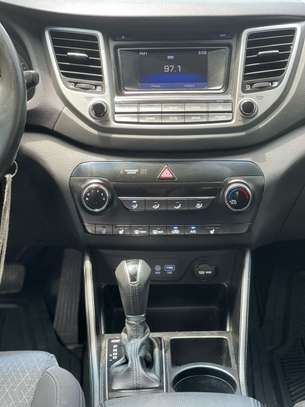 HYUNDAI TUCSON 2017 image 11