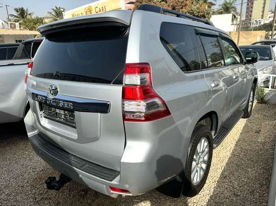 Toyota land cruiser VX image 4