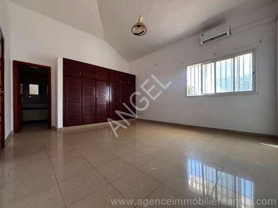 Ref_1770_PL belle villa en R+1 à Yoff Océan Pied dans l'eau. image 12