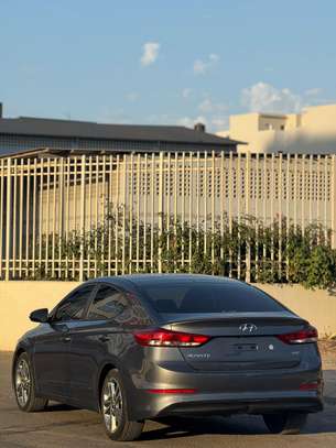 *Hyundai_Avante_GDI* Année 2017 image 3