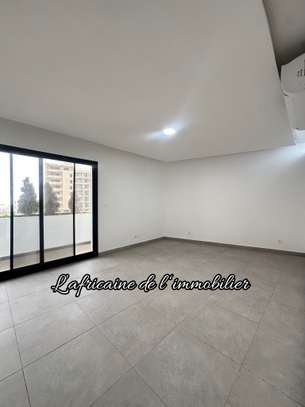 À LOUER – Superbe appartement avec terrasse sur la VDN image 9
