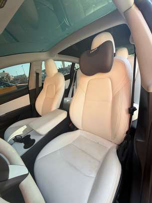 Tesla model 3 image 4