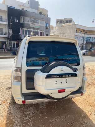 Mitsubishi pajero 2014 image 4