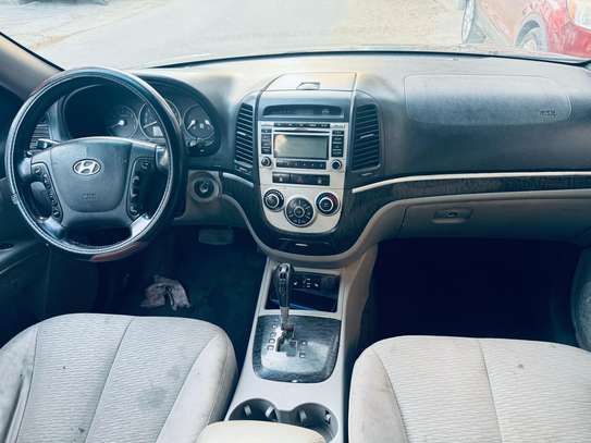 Hyundai santafe 2011 image 1