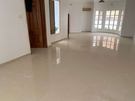 Villa r+1 à louer ngor Almadi image 3