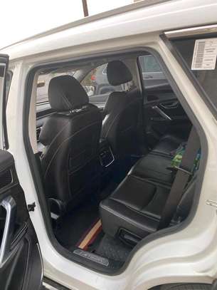 Jetour SUV blanc neuf spacieux moteur 1.5 image 11