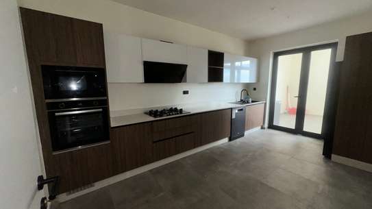 Appartement meublé au Point E (193m2) au 4e étage image 3