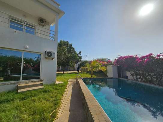 A LOUER SUR MBALING Maison moderne image 9