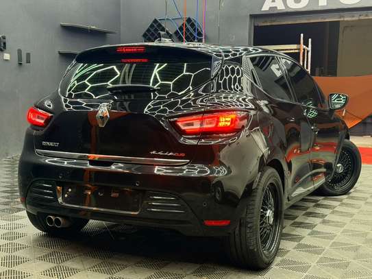 Renault Clio image 10