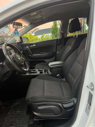 KIA SPORTAGE image 8
