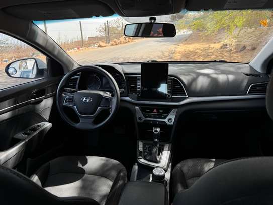 Hyundai Elantra 2017 image 4
