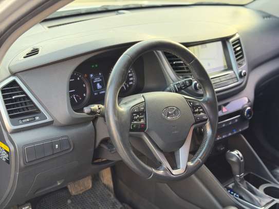 Hyundia Tucson image 7
