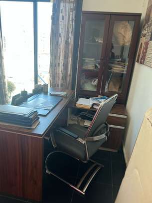 Bureau Angle avec Fauteuil et Armoire 2 Portes bois image 2