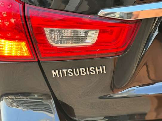 Mitsubishi Outlander Sport image 9