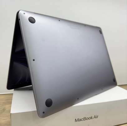 MacBook Air M1 13.3 pouces  dans sa boite image 6