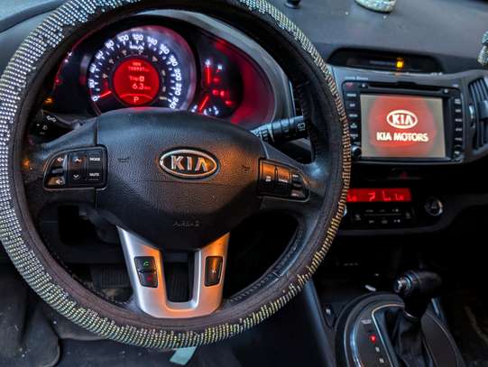 Kia Sportage full option image 4