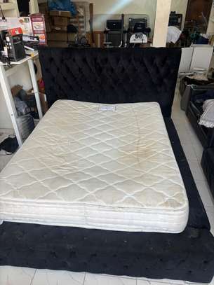 LIT AVEC MATELAS image 1