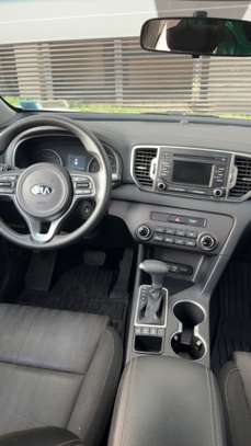 Kia Sportage SUV blanc fiable et confortable image 8