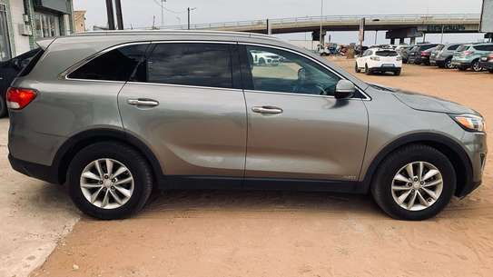 KIA SORENTO image 9