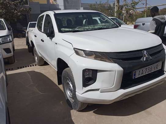 Mitsubishi L200 2024 image 1