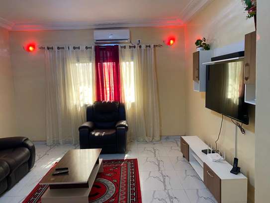 Trois chambres à louer par mois avec les meubles image 1