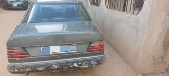 Mercedes 200D image 2