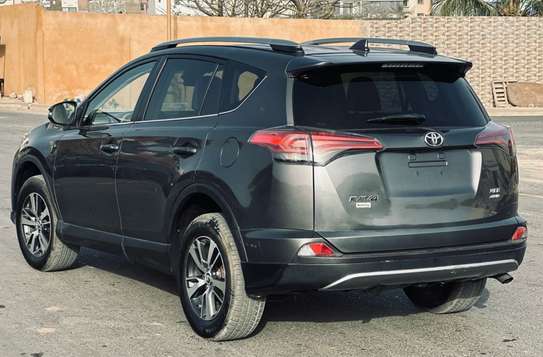 Toyota RAV 4 xle 2018 image 4