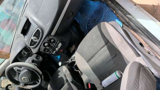 Clio 3 2012 image 2