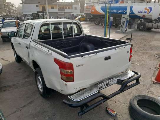 Mitsubishi l200 2018 image 2