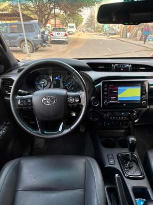 TOYOTA HILUX 2022 image 10