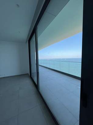Grand et beau F5 sur la mer au Plateau Corniche Est image 10