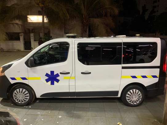 Ambulance Opel vivaro image 4