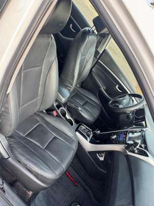 Hyundai elentra Gt année 2013 full option image 9