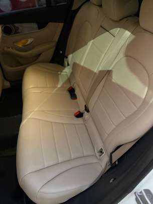 Mercedes glc 300 image 4