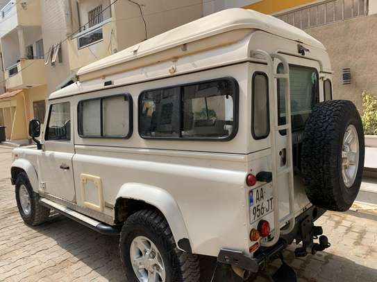 Land Rover Defender 110 image 2