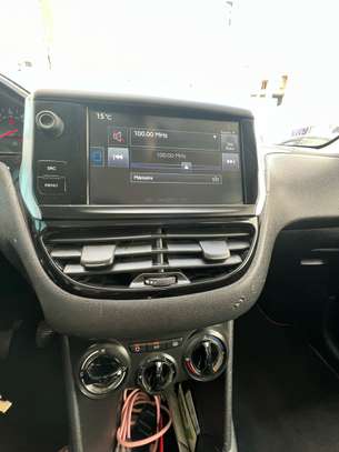 Peugeot 208 1.4 bluehdi 2017 image 9