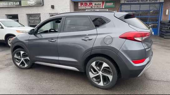 Hyumdai Tucson image 14