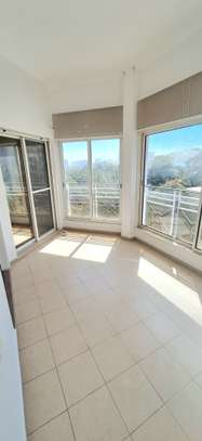 Opportunité spacieux F4 transformable Point E image 1