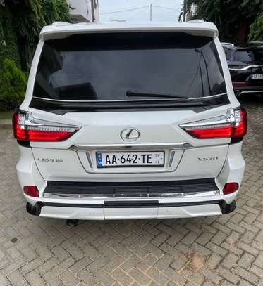 LEXUS LX 570 2015 image 11