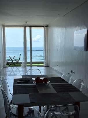Appartement front de mer avec piscine à débordemen image 9