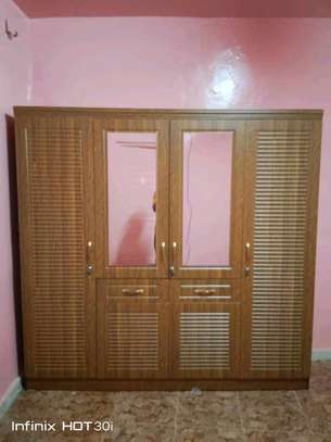 Armoire marron ,blanc et noire image 10
