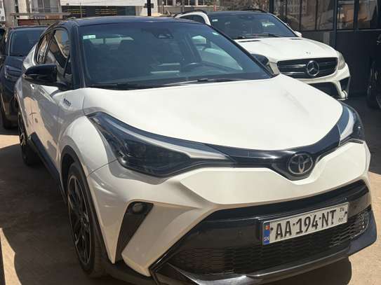 Toyota C-HR hybride SUV compact blanc toit noir image 2