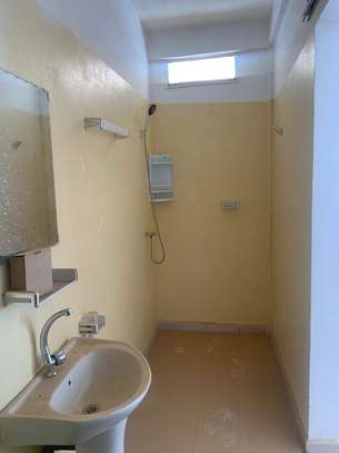 VILLA BASSE A LOUER A THIES  CITE DIOBASS image 6